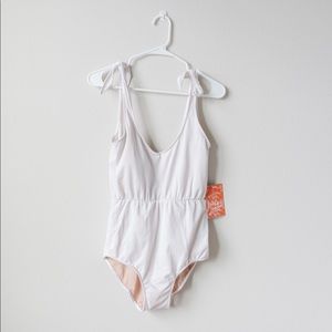 NWT KORTNI JEANE ONE PIECE SWIM SUIT SIZE LARGE